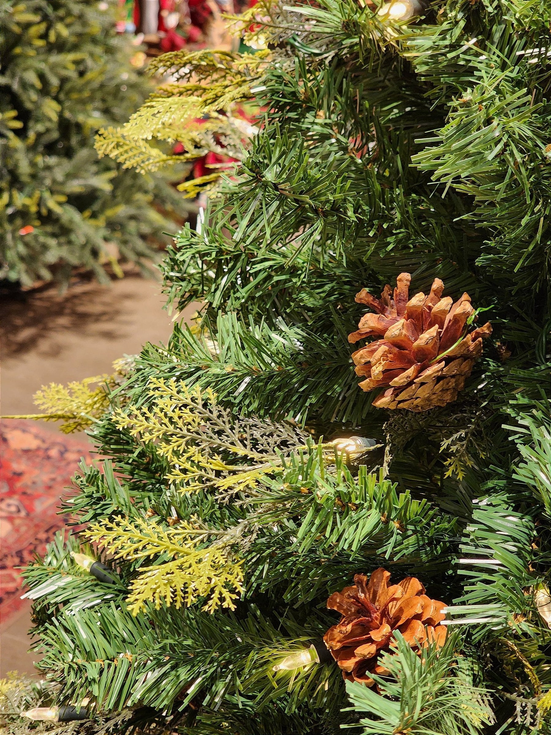 ÁRVORE REALISTA PINHEIRO CONSTELAÇÃO 400 LEDS WARM 1241 GALHOS 2,10CM MODELO CLICK BIVOLT