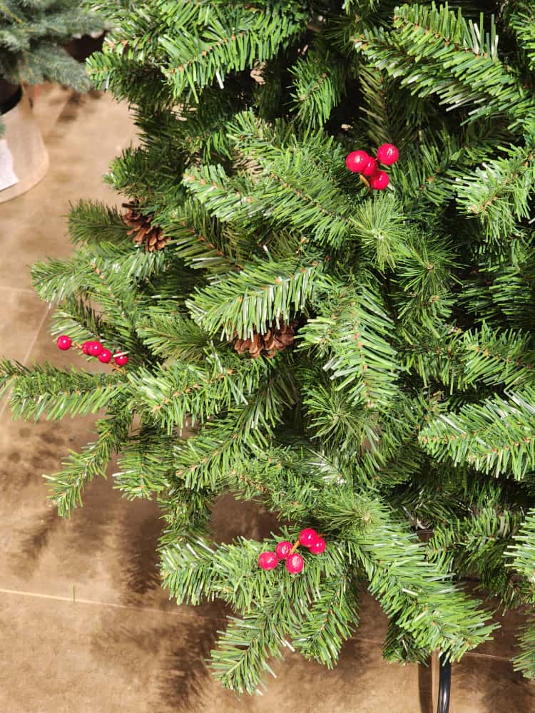 ÁRVORE PINHEIRO BERRY E PINHA 810 GALHOS 1,80CM